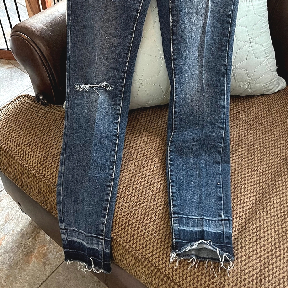 Universal Thread Jeans - Picture 2 of 2